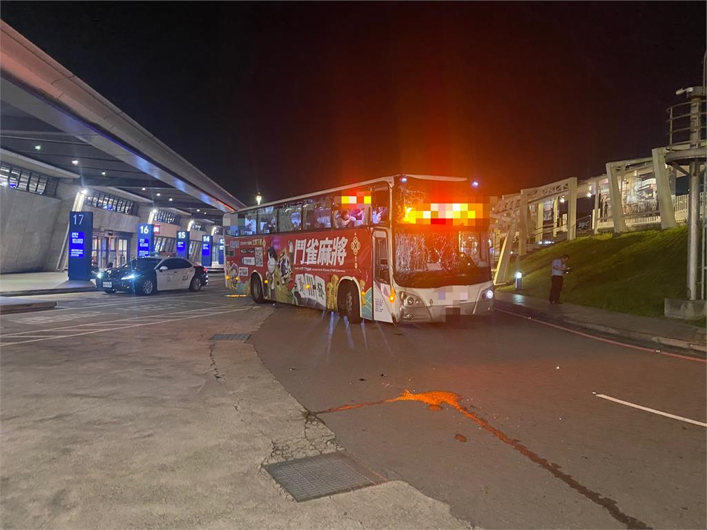 快新聞／國光客運桃機深夜自撞！　30名國內外旅客及駕駛緊急送醫