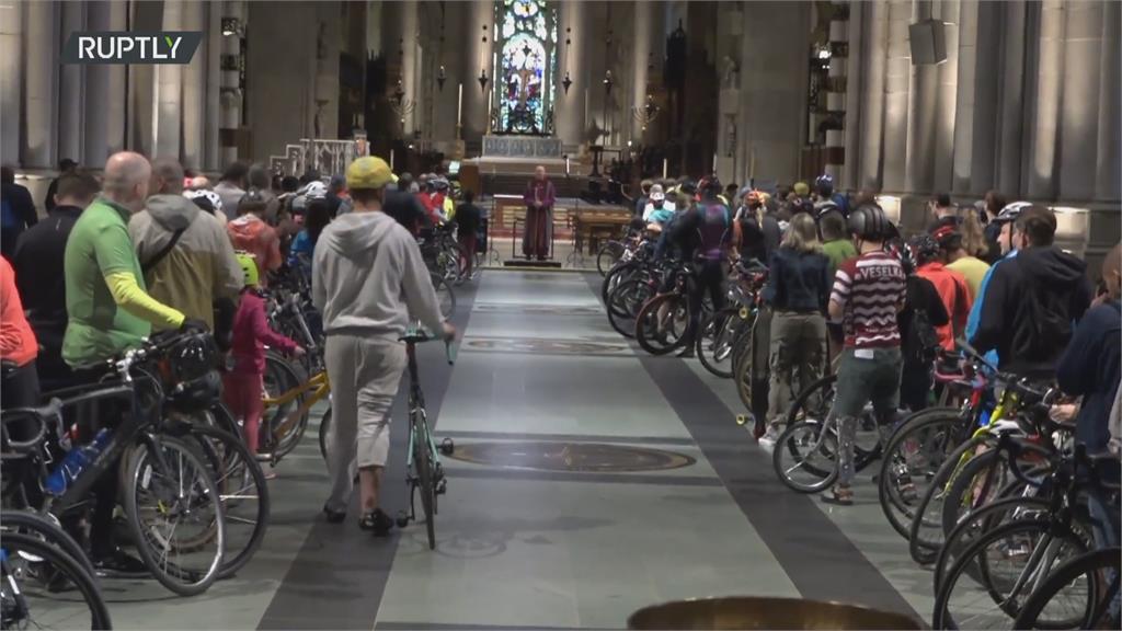 美紐約聖約翰大教堂「自行車祝福儀式」　湧入數百位參賽者祈福