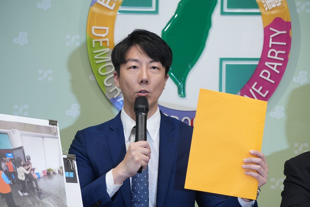 不滿黃國昌「人頭」說　吳崢砲轟：民眾黨才是國民黨最大人頭