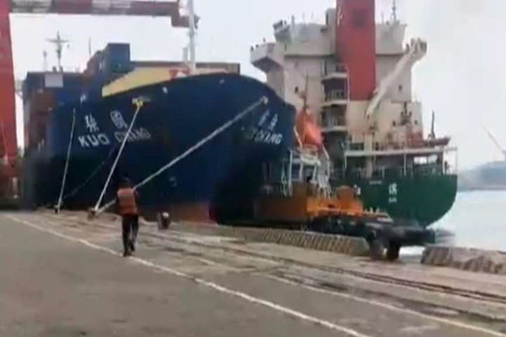 中國貨輪疑「倒船」不慎 擦撞另傳無人傷