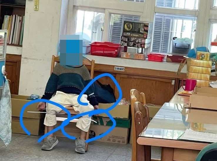 扯！桃園特殊兒情緒失控　竟被國小主任綁在椅子上半小時
