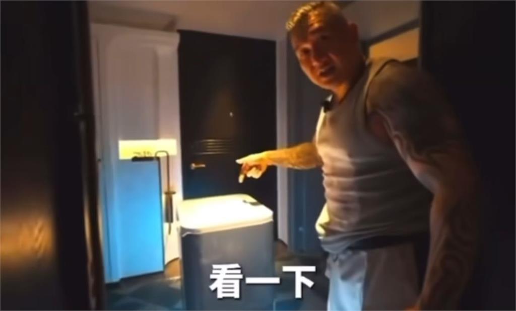 館長見中國機器人送餐好新奇！反問台灣有嗎　網翻一影片打臉：以館驚天