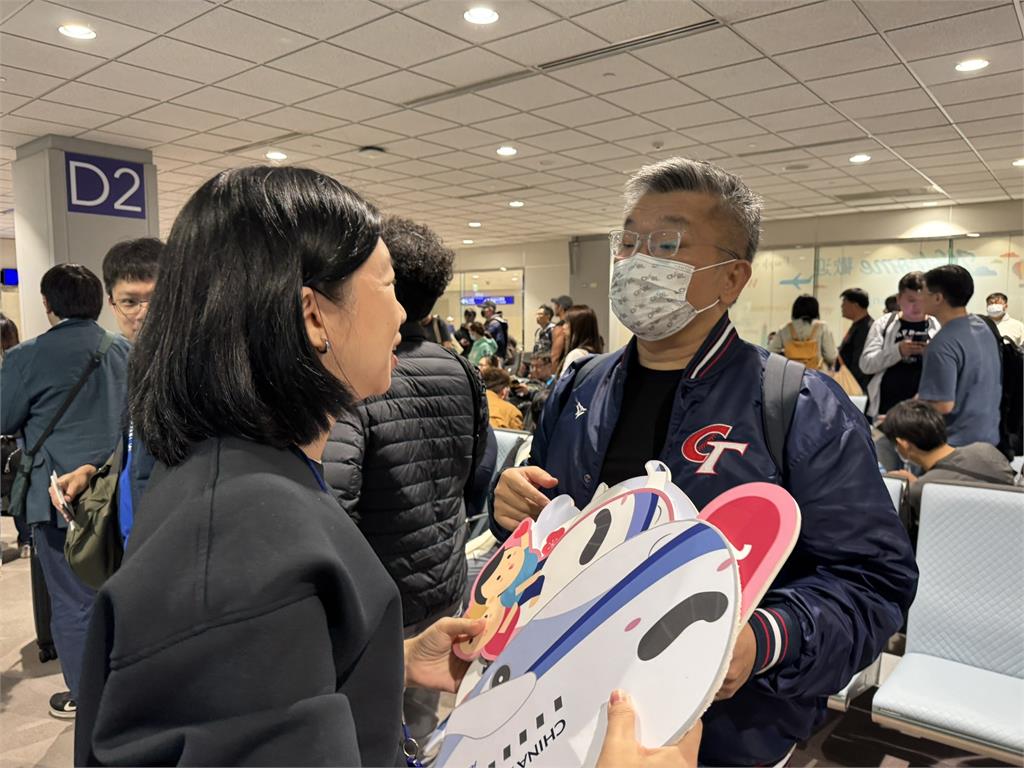 12強賽／「蔡總機」連門票都要幫忙！球迷買不到票　求助中職會長蔡其昌