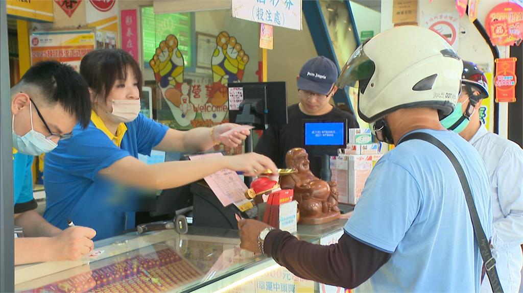 連槓34期!威力彩頭獎上看17.5億 民眾撂下去買包牌
