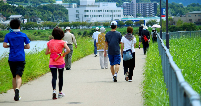 每天走1萬步掉肌肉還傷膝？　專家點名「1運動」更關鍵
