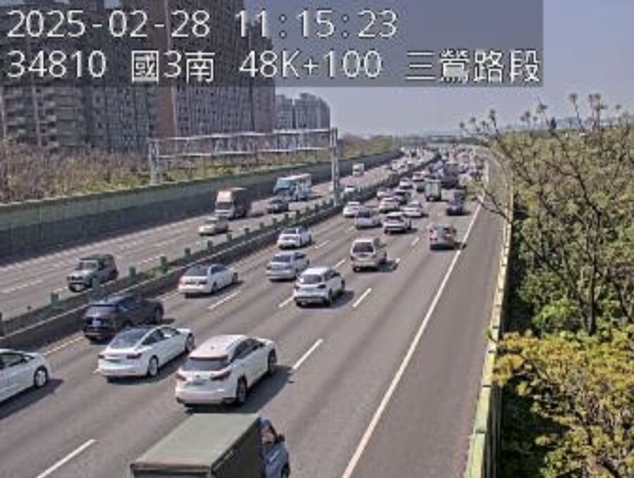 228連假國道湧出遊車潮　「紫爆」恐塞到下午