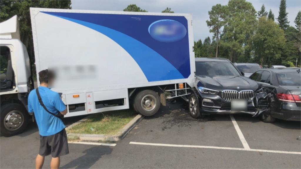 最貴車禍！　手煞車沒拉緊　物流車撞兩輛雙B車