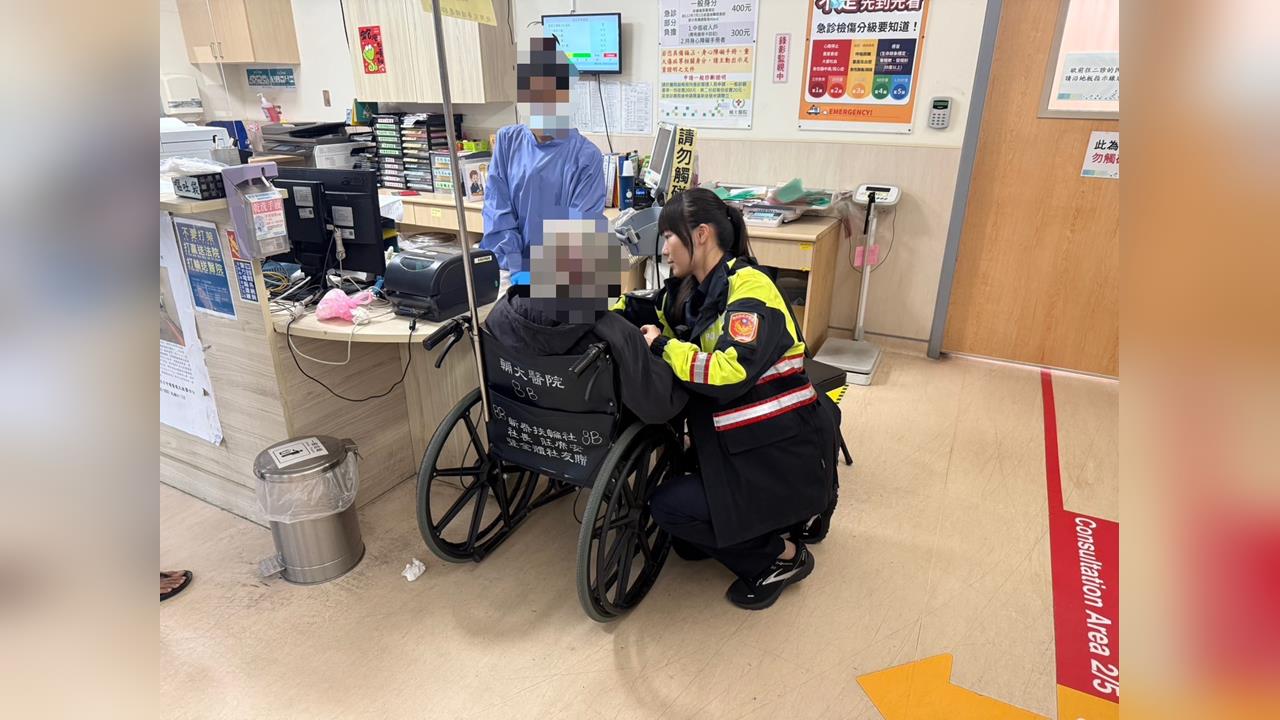 快新聞／70歲老婦深夜跌倒「子攔嘸車送醫」　新莊暖警神協助被讚爆