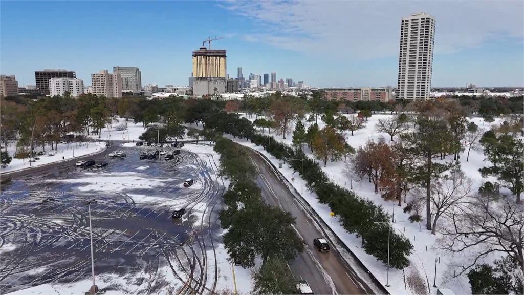 美國南部罕見暴風雪至少12死　逾2千航班取消