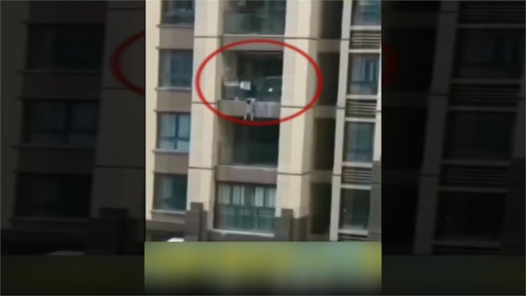 3歲男童6樓陽台墜落一樓 拉棉被成功接獲