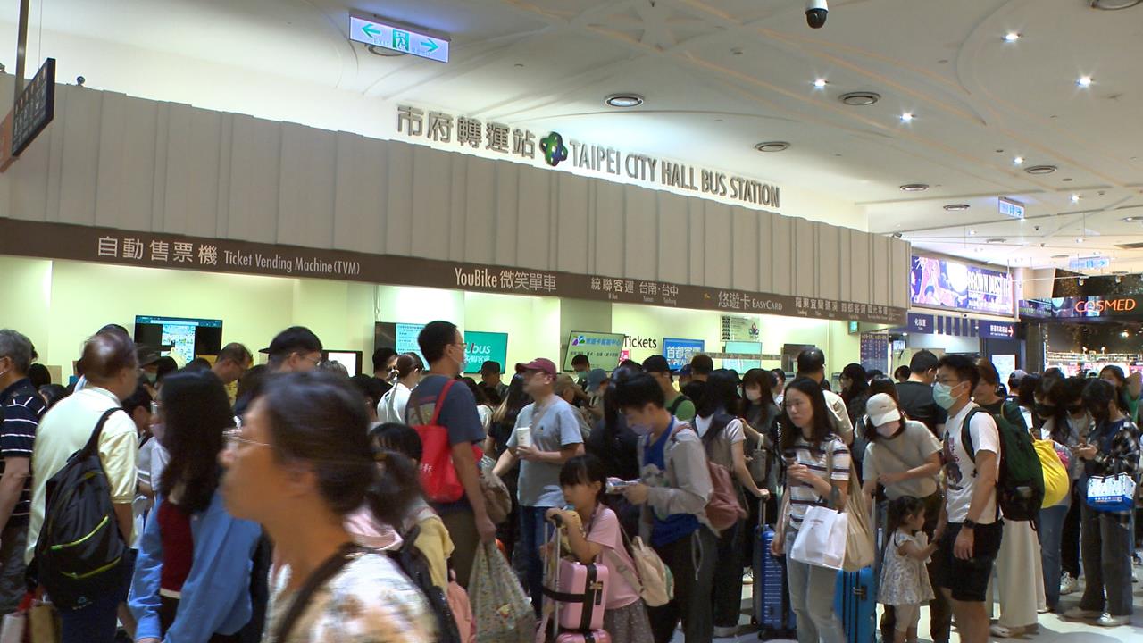 國道交通量較平日增1.3倍　中秋連假首日恐塞到晚上