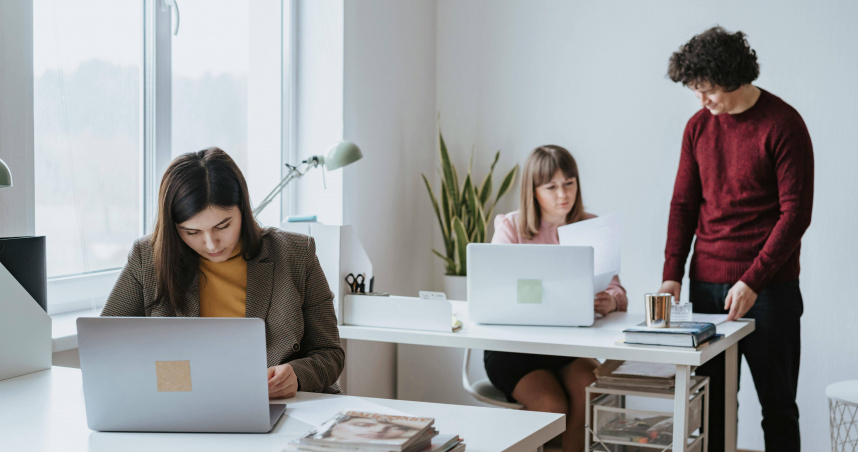 同事上班打混具「1技能」多領5千　他怨不平衡過來人曝現實面：是真的