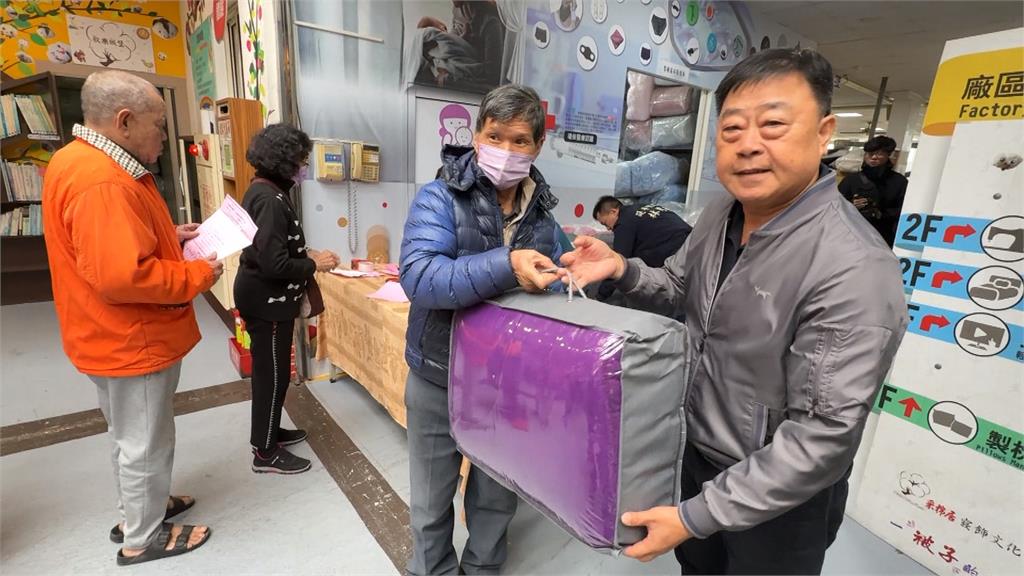 砸百萬做公益！南投業者發放５００條發熱被　助在地清寒戶溫暖過冬