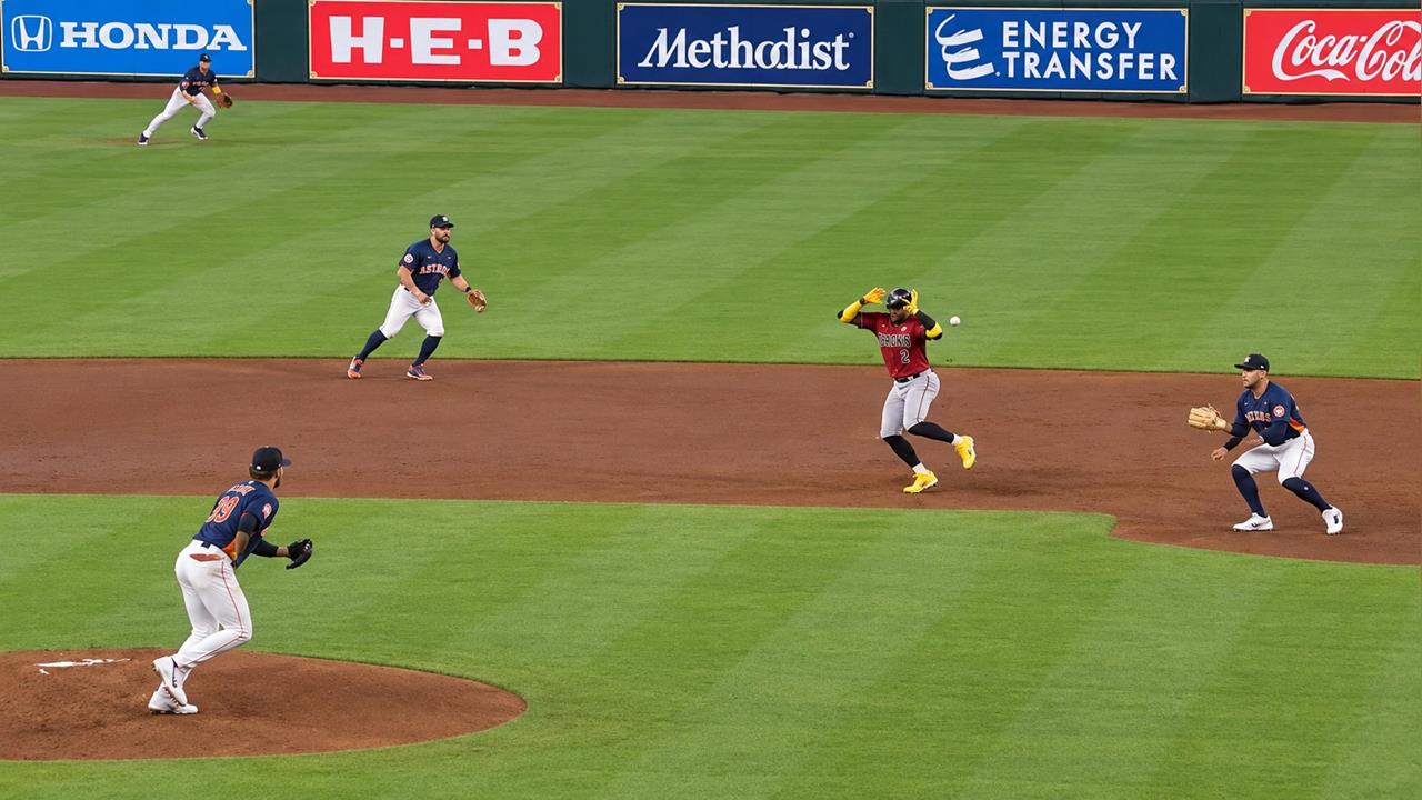 MLB(影)／93英里強襲球直接命中！「這球員」運氣真差被隊友平飛球K到當場倒地