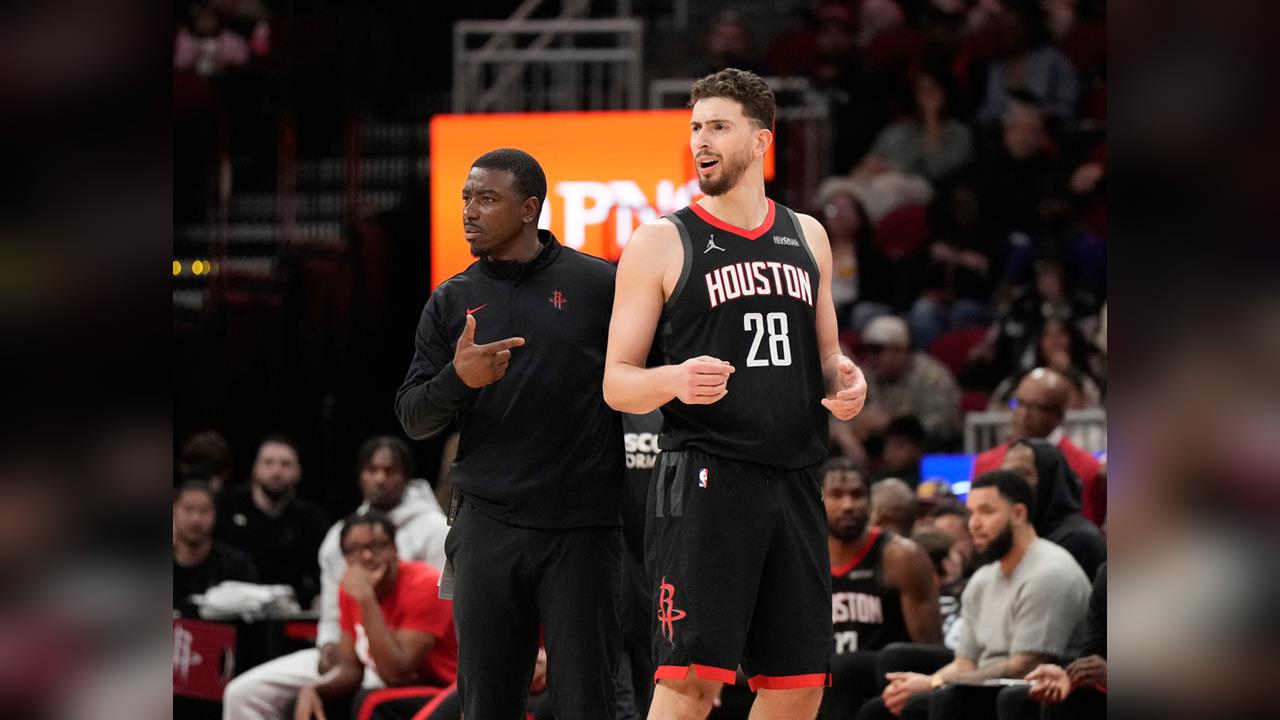 NBA(影)／火箭明星中鋒怒罵女裁判「婊子」惹風波！今表示已道過歉希望能平息