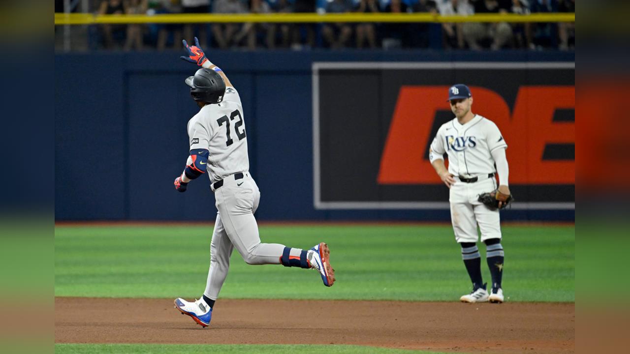MLB(影)/面對老東家毫不手軟!卡巴耶羅雙響砲霸氣甩棒「拉弓射箭」嗨翻全場