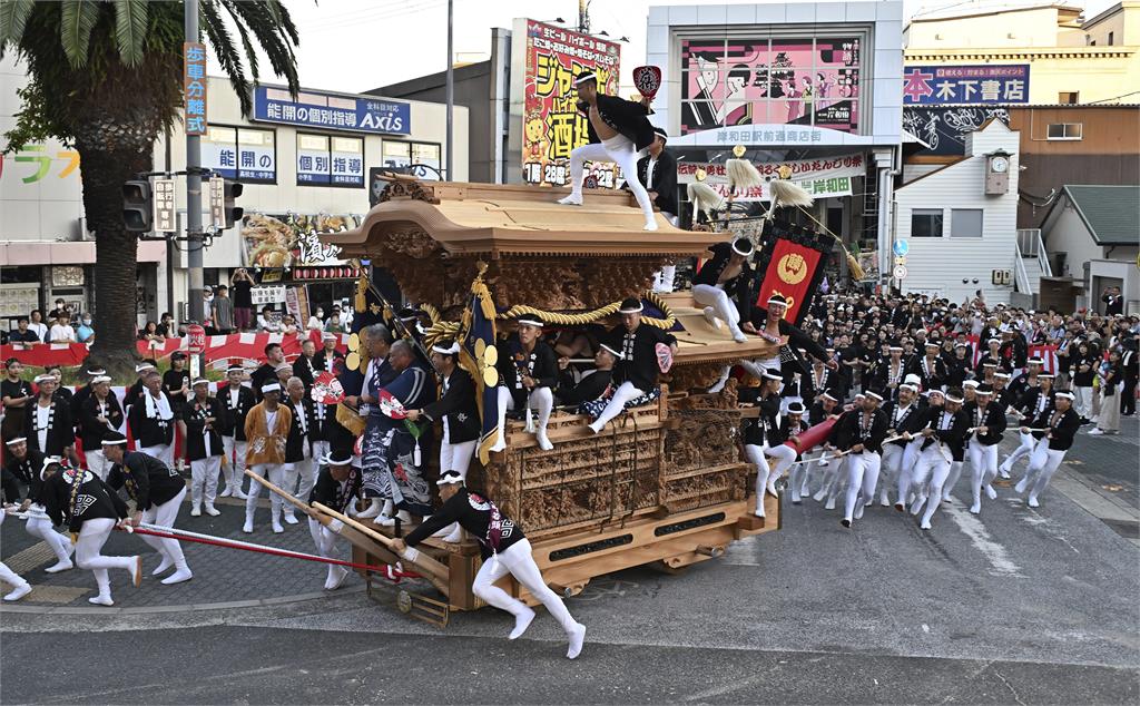 4噸重山車街上甩尾過彎　日本岸和田山車祭震撼登場