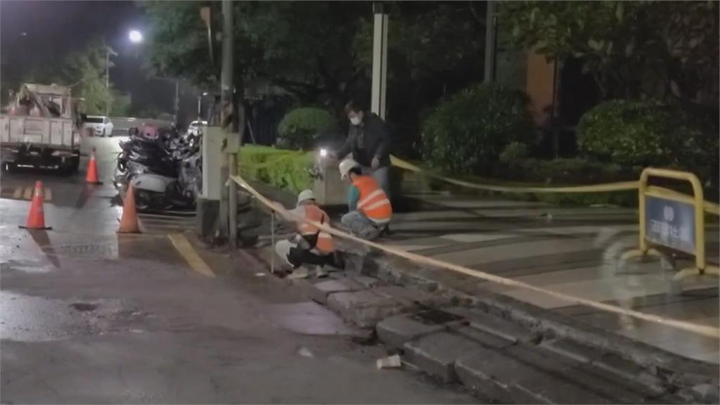 大雨掏空？　汐止區工建路地層再下陷　全線封閉禁通行