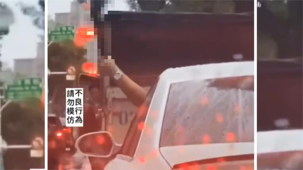 車陣中駕駛亮刀狂按喇叭 貨車駕駛驚見躲回車 