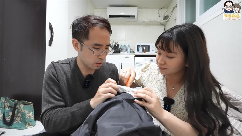 網紅逛南韓跳蚤市場花70元挖羽絨服　割開見滿滿絨毛驚呼：狀況很好