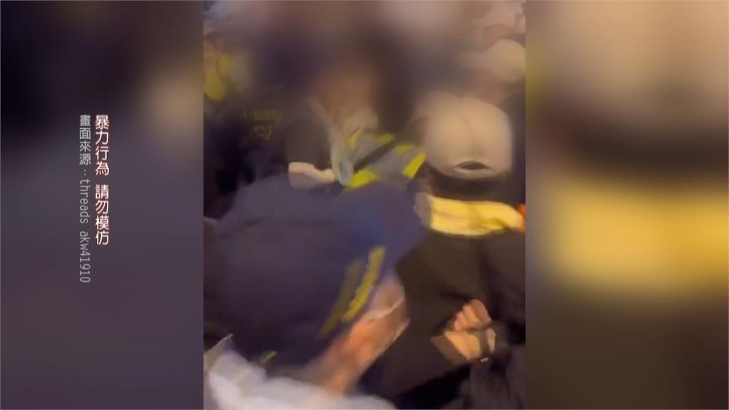 平安通過"一級戰區" 大甲媽遶境爆衝突! 民生地下道前香客.娘傘組2人遭壓制