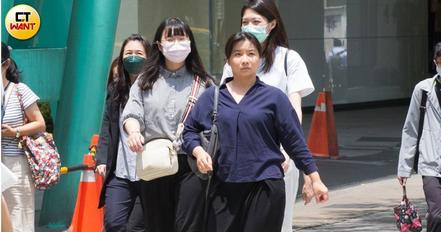37度高溫熱到週四！週末防局部大雨　「白海豚」最新路徑曝