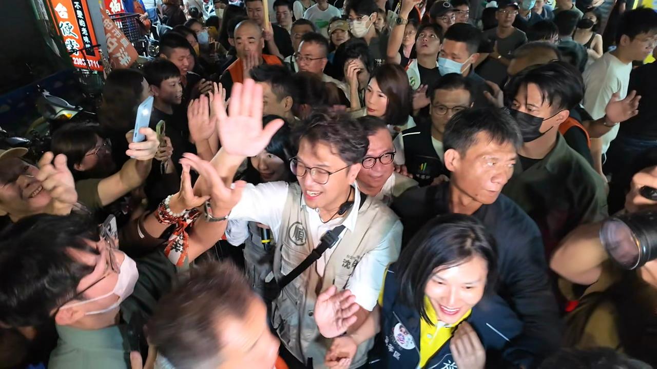 洋流到萬華! 沈伯洋夜市掃街 預告車掃"每區公布一個大計畫"