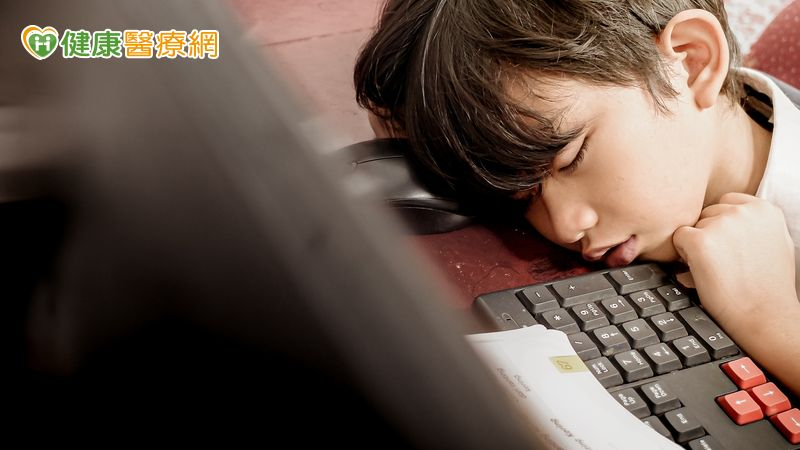 兒童也喝能量飲引熱議！醫示警恐影響成長與心臟健康　要提神還能怎麼做？