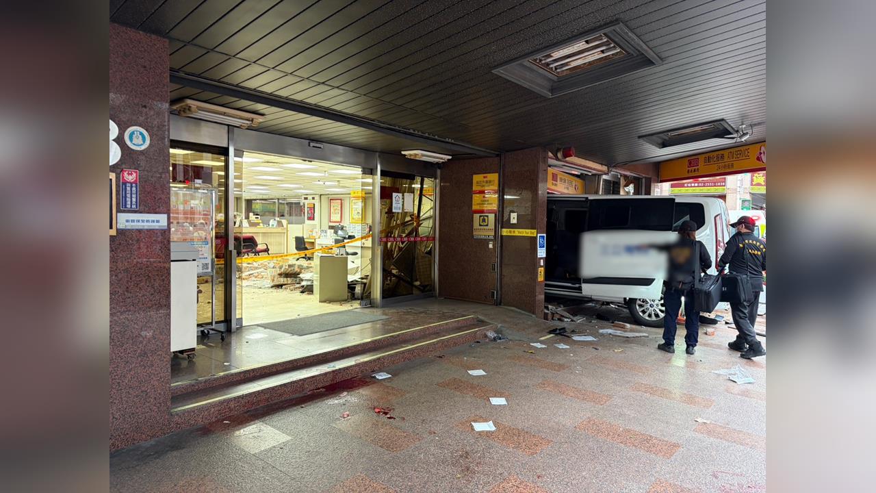 快新聞／SNG車爆衝撞入彰銀10傷　《三立》：全力配合警方調查