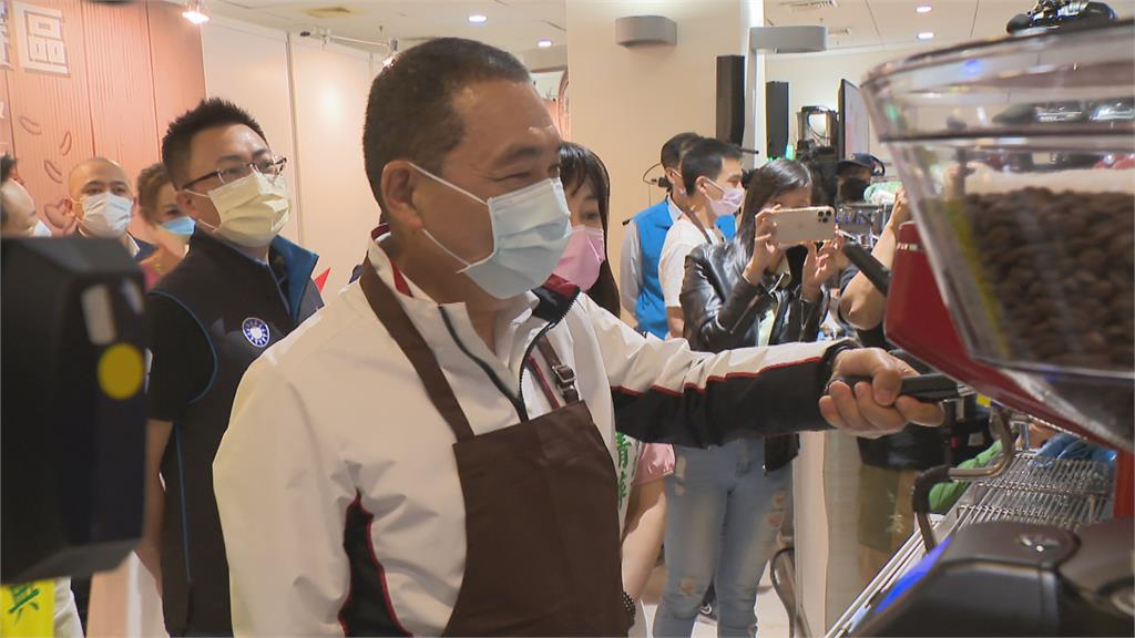 新北技能競賽！　侯友宜當「選手」　比賽咖啡拉花