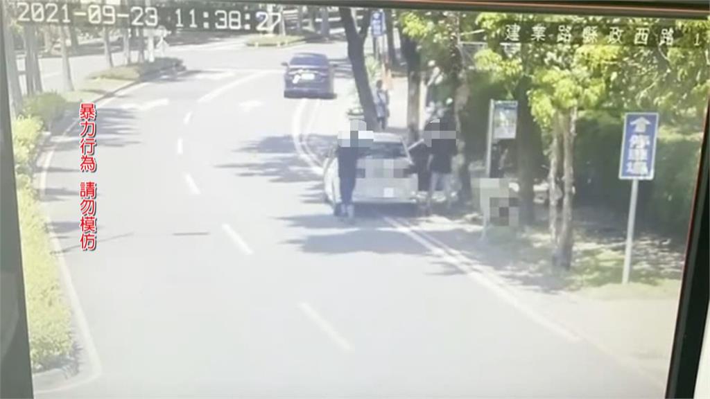 2黑衣男埋伏宜蘭地檢署門口　痛毆出庭男子濺血