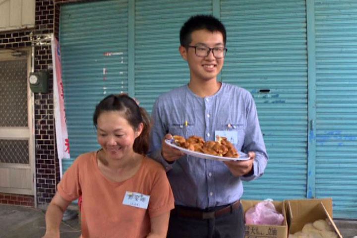 打工幫母打造雞蛋糕車 孝子獲楷模獎