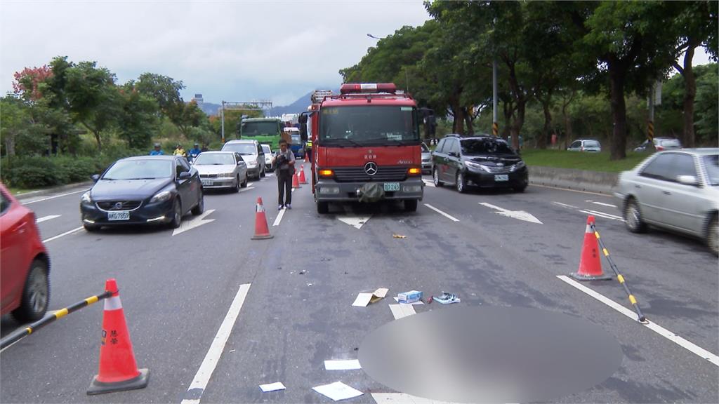 消防車頭突上掀 小隊長自撞電線桿摔飛不治