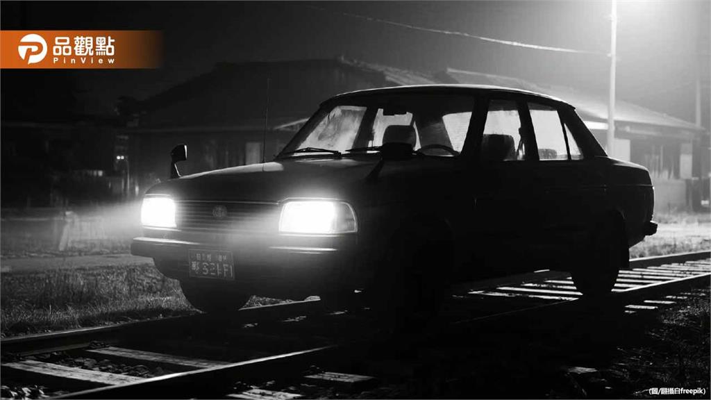 基隆1毒品嫌犯「駕車衝鐵軌」火車中斷！上班族、學生全遲到