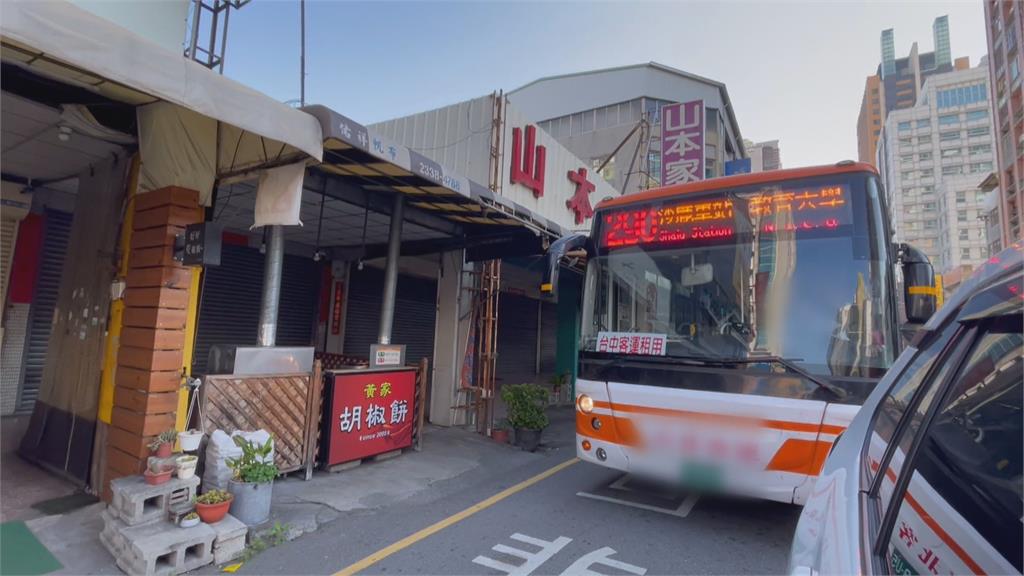 高齡乘客動作慢被公車司機罵　港女說句「不應該」遭司機痛毆