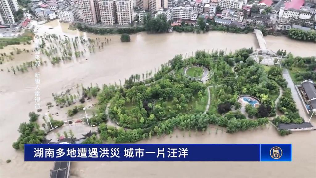 中國高考遇壞天氣！廣西湖南暴雨「樓梯變瀑布」　青海大雪逾150車受困