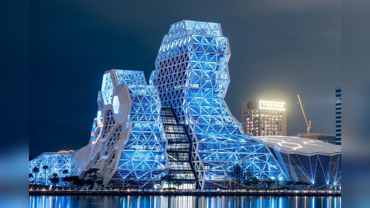 快新聞/好美!為TWICE應援「歡迎子瑜回家開唱」 高雄7大地標今晚點燈