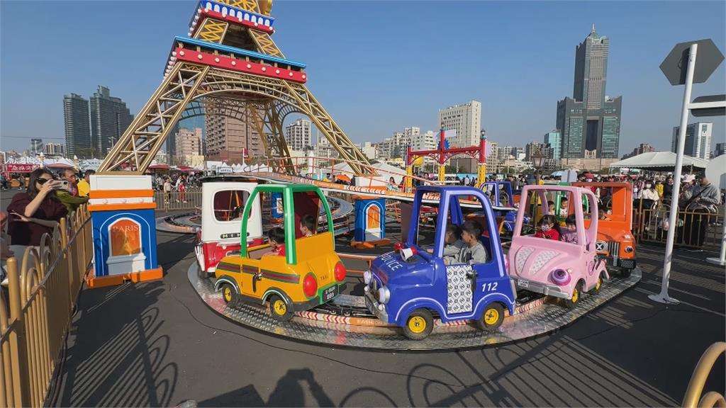 初一出門走春！冬日遊樂園人潮滿　民眾打扮動漫角色超應景