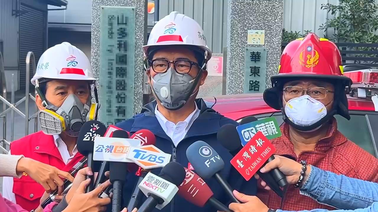 快新聞/高雄塑膠工廠大火「黑煙竄天」 陳其邁急籲居民緊閉門窗