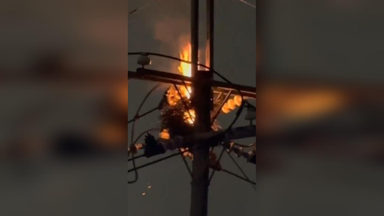 最新/新北五股電線桿爆炸!「鳥巢起火」害停電 2700餘戶受影響