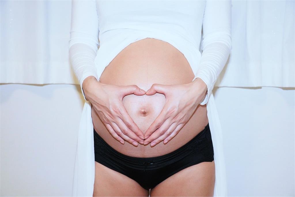 34歲日本暗黑女星爆「懷孕7個月」！認了是當「單親媽媽」達人曝原因