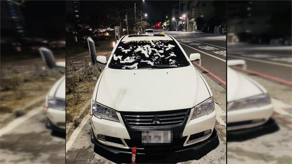 債務糾紛紙糊轎車！　6人揮刀被警拔槍喝止