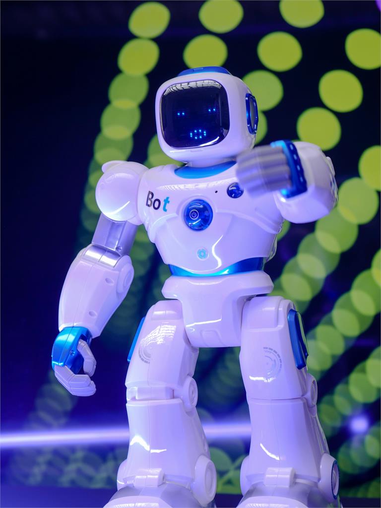 CES2025 AI服務營收預長到560億  黃仁勳談AI未來發展布局