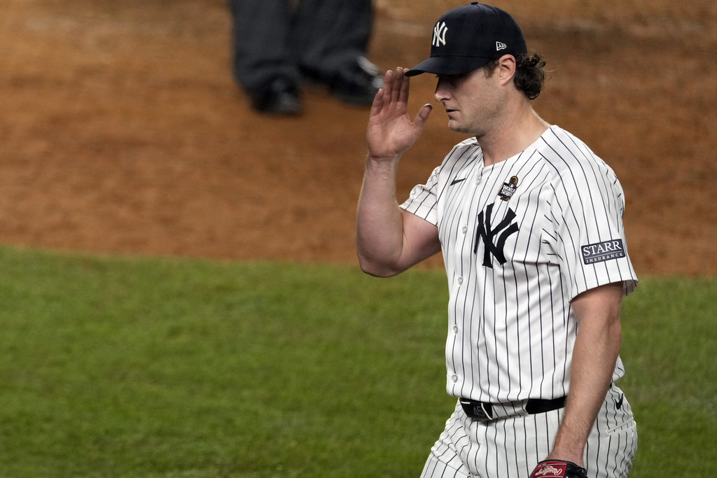 MLB(影)／貝茲獲選最幸運安打之一！柯爾世界大賽「沒補位」又中槍