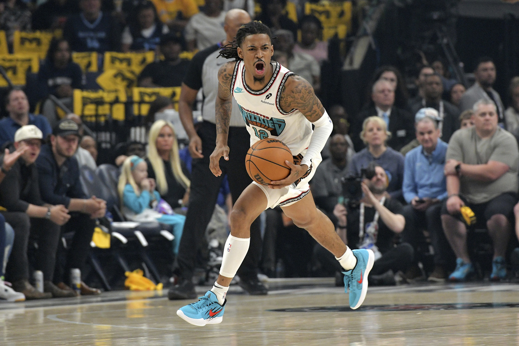 NBA(影)／少主莫蘭特「坐飛機」重摔傷退！灰熊慘遭雷霆逆轉落入淘汰邊緣