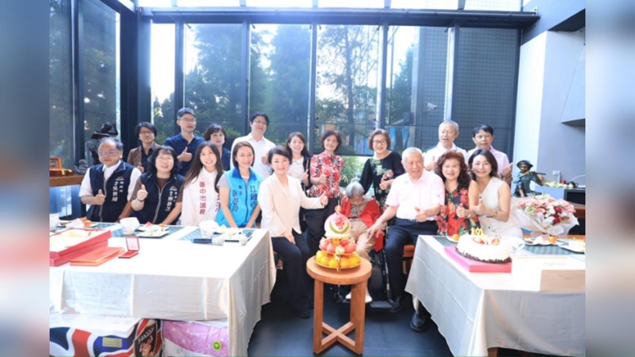重陽歡聚幸福滿堂！盧市長探訪大雅百歲奶奶祝福「松柏長青」