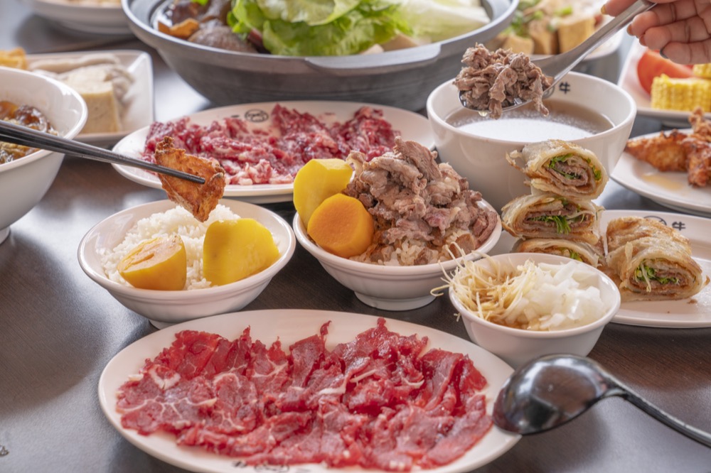 美食／台南牛肉湯 每位台南人都有心目中的牛肉湯｜二牛牛肉湯 牛肉火鍋 聚餐的好地方