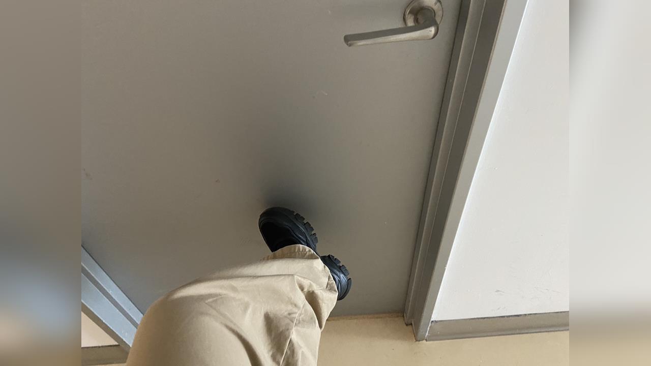 3少年跟風TikTok玩「踢門挑戰」　屋主嚇爛「持槍防衛」結局曝光了…