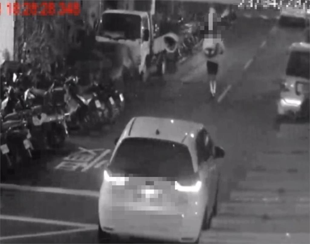 快新聞／火爆！新北三重男騎滑板車被按喇叭　與車主理論上演全武行