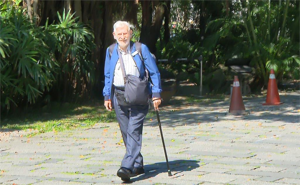 昆凌90歲爺爺從澳洲來台! 拚戰世壯運 報名5賽事